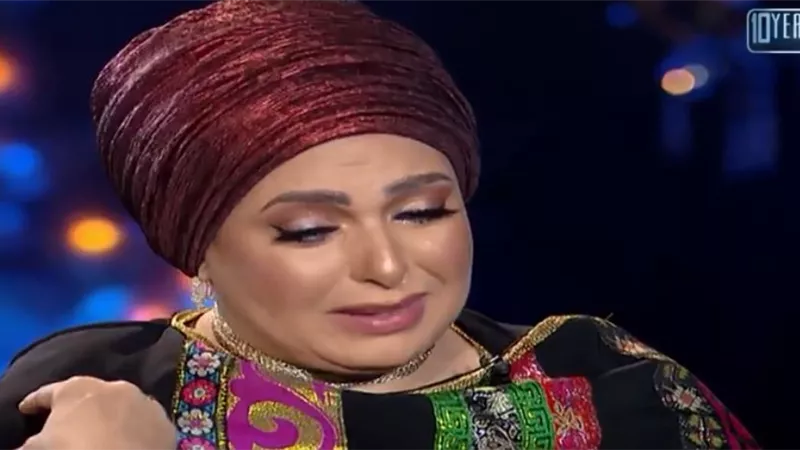 صابرين تفقد السيطرة على دموعها بعد رؤية صورة والدها
