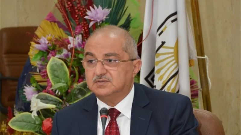 رئيس جامعة أسيوط ينفى تأجيل الامتحانات أو تعطيل العمل غداً الخميس