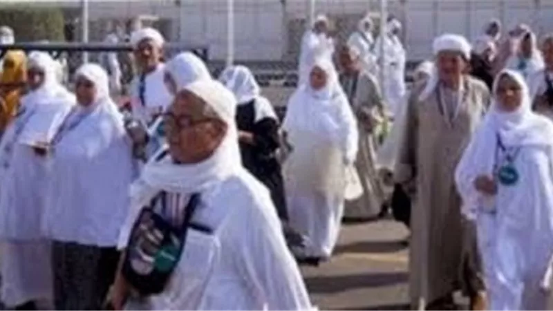 ٣١٠٠ معتمر تنقلهم مصر للطيران غدا الي الاراضي المقدسة