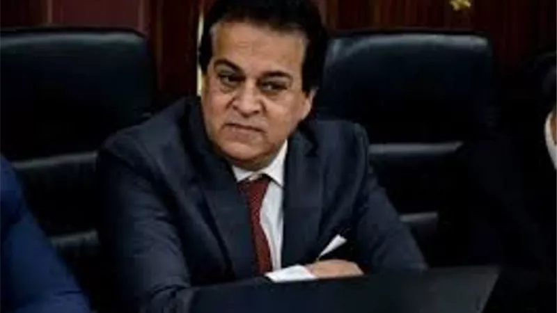 وزير التعليم العالي يفوض رؤساء الجامعات لاتخاذ قرار تأجيل امتحانات اليوم