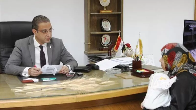 محافظ سوهاج يستقبل 532 مواطنا خلال شهر للإستماع الى شكواهم وطلباتهم...صور