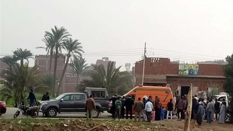 سائق يفقد السيطرة علي سيارته بسبب النوم ويصيب ٥ أشخاص
