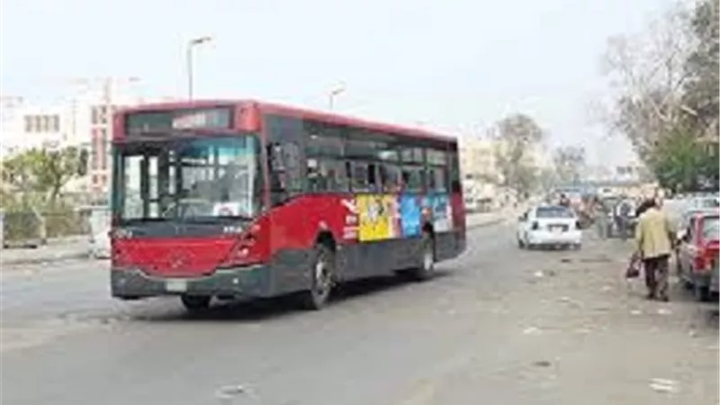 إصطدام أتوبيسين للنقل العام بسيارة نقل بالطريق الزراعي