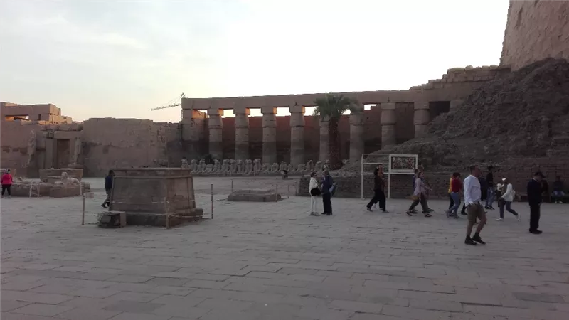 أهالى الأقصر فى المنازل إلا المضطرون والصحة تعلن خطة المواجهة