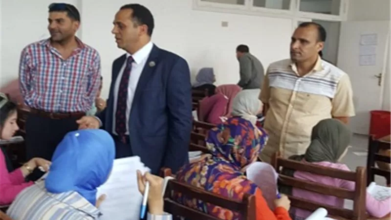 رئيس جامعة دمنهور يتابع لجان سير الامتحانات ويطمئن على الطلاب