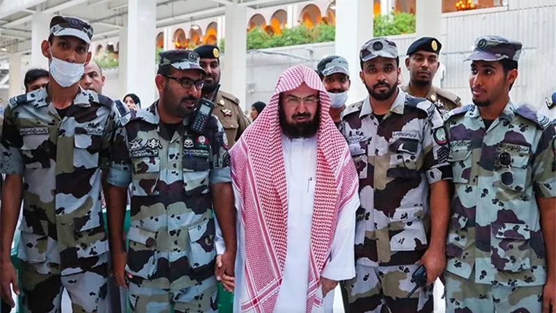 السديس يُشيد بالجهود الكبيرة التي تقدمها قوات الطوارئ بالمسجد الحرام