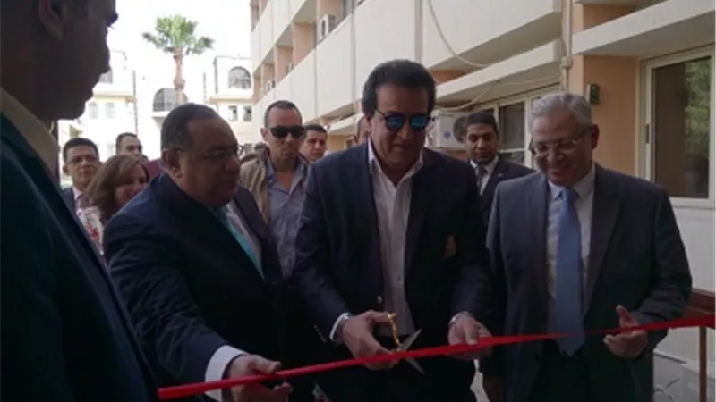 وزير التعليم العالي ورئيس جامعة حلوان يفتتحان تجديدات فندق كلية السياحة