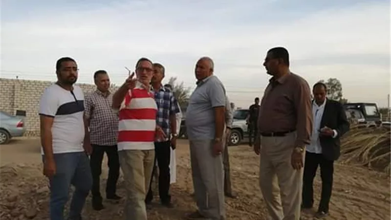 محافظ الوادى الجديد يتفقد أعمال إنشاء مستشفي الداخلة المركزي