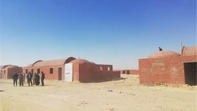 بدء إنشاء ١٠٠ منزل ريفي بالقرية النموذجية الثالثة شمال الخارجةب 20 مليون جنيه