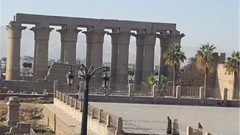أشعة الشمس الحارقة تمنع الأهالى بالأقصر من الخروج نهارا