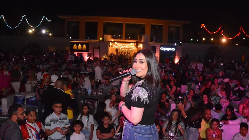 بوسي تتألق بحفل كامل العدد في خيمة بالقاهرة الجديدة .. صور