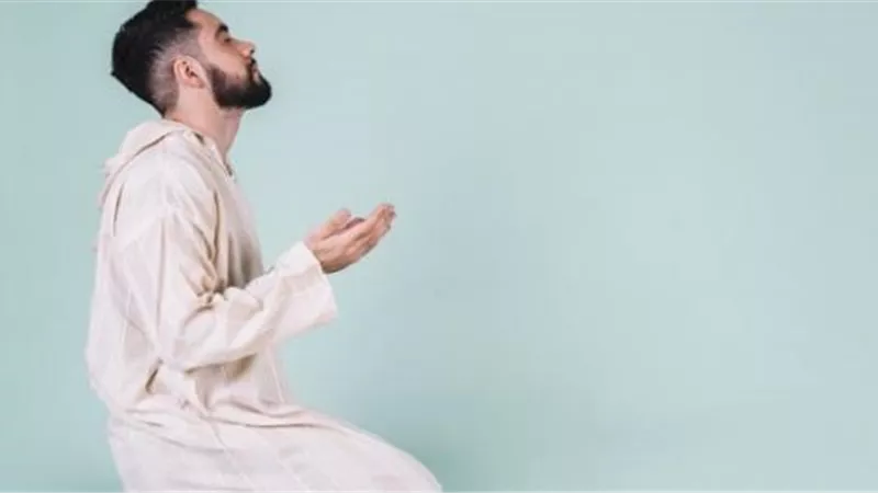 رب لا تذرني فرداً .. دعاء يحمل كمال الأدب وحسن الطلب