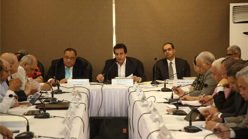 عبد الغفار: إعداد تصور شامل لتحويل الجامعات إلى ذكية خلال عامين