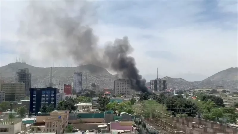 ضحايا بانفجار يهز مسجدا في كابل