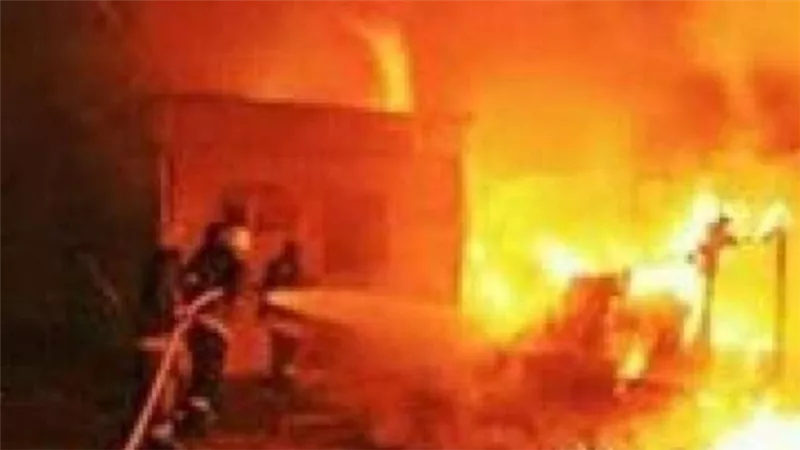 انفجار بإحدى معدات البناء واصابة شخص