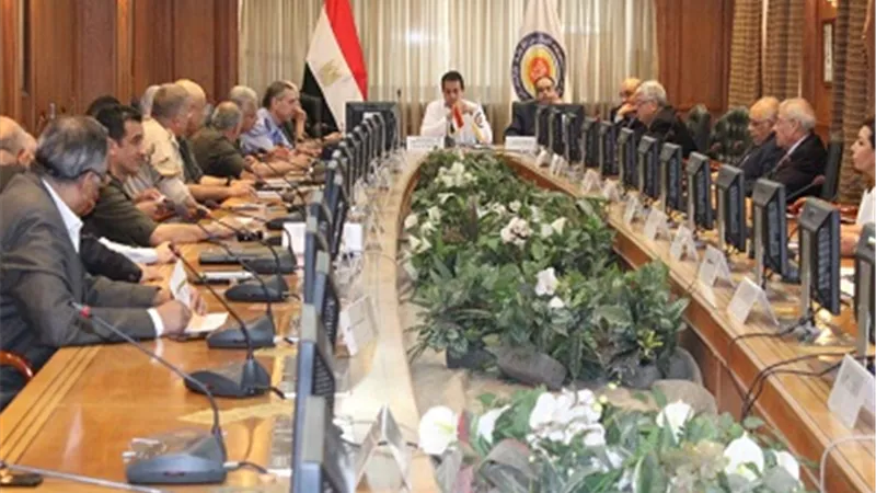 وزير التعليم العالى يتابع تطورات الموقف التنفيذى لإنشاء الجامعات الجديدة