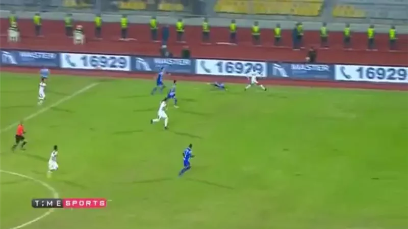 كواليس نهائى الكونفيدراليه بين الزمالك ونهضة بركان حصرى على تايم سبورت.. فيديو