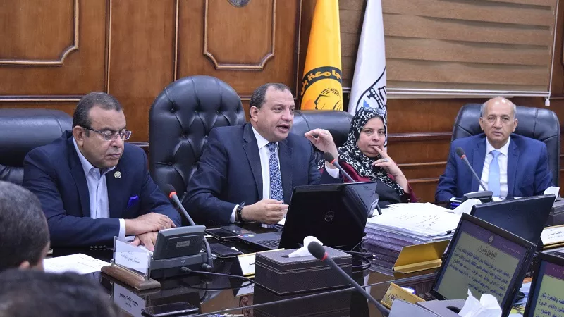 تكلف 31 طبيبا وهيئة تمريض بالاشراف الطبى على لجان الامتحانات بكليات بنى سويف