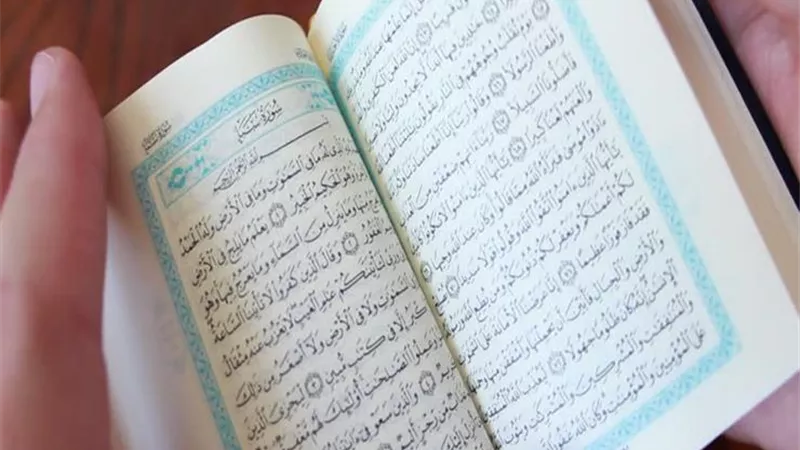 هل يجوز هبه ثواب قراءة القرآن للأحياء؟