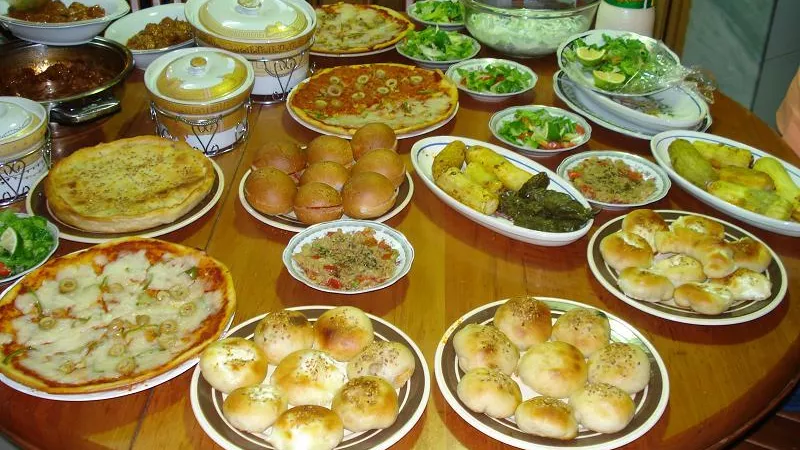 نصائح خبراء التغذية لأكل كل شيء دون زيادة وزنك