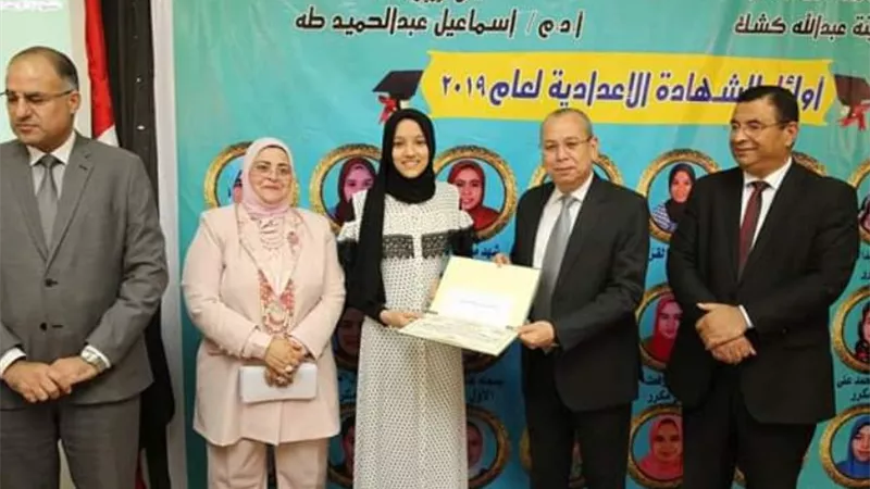 محافظ كفرالشيخ يكرم أوائل الشهادة الإعدادية والمتميزين