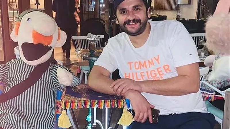 مصطفى خاطر يشارك جمهورة بصور جديدة
