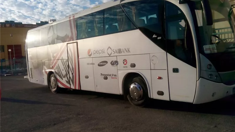 بالصور.. حافلة الزمالك تصل ملعب برج العرب لمواجهة بطل المغرب