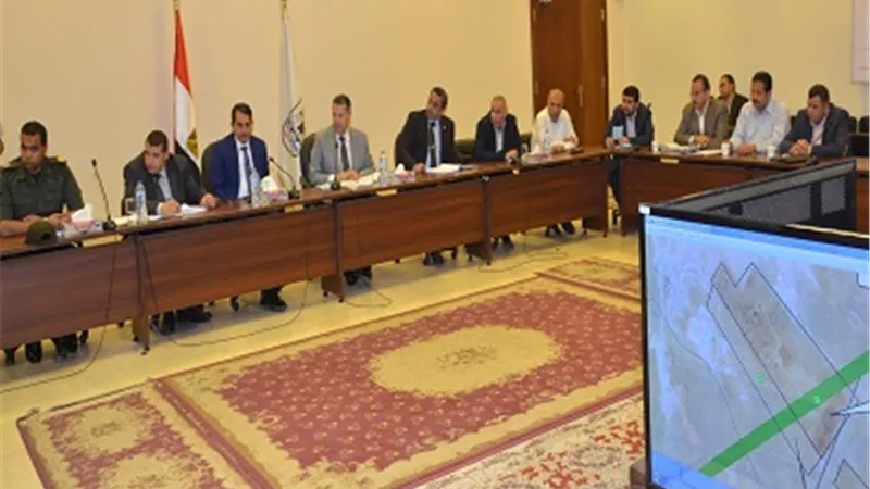 محافظ بني سويف يرأس اجتماع لجنة البت في تقنين أراضي الدولة