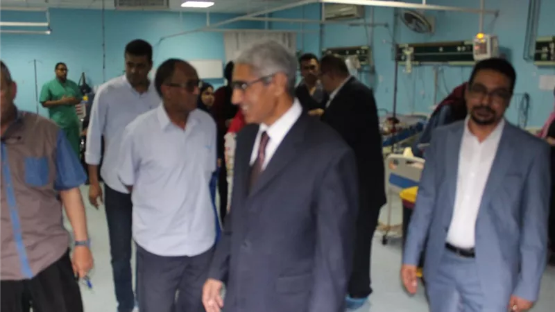 رئيس جامعة جنوب الوادى يتابع الحالة الصحية لطفل أبوتشت