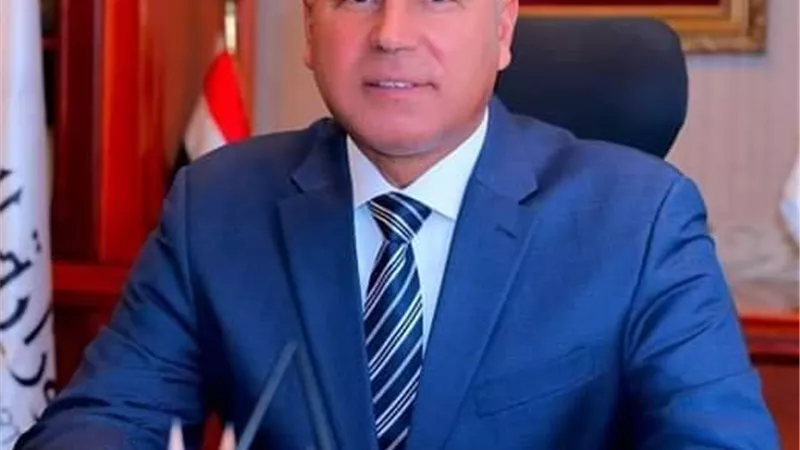 وزير النقل يتفقد محور 