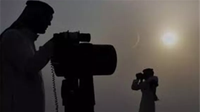 مركز الفلك الدولي يفجر مفاجأة حول أول أيام عيد الفطر