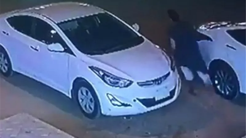 القبض على مواطن بالرياض سرق سيارة في مقطع متداول