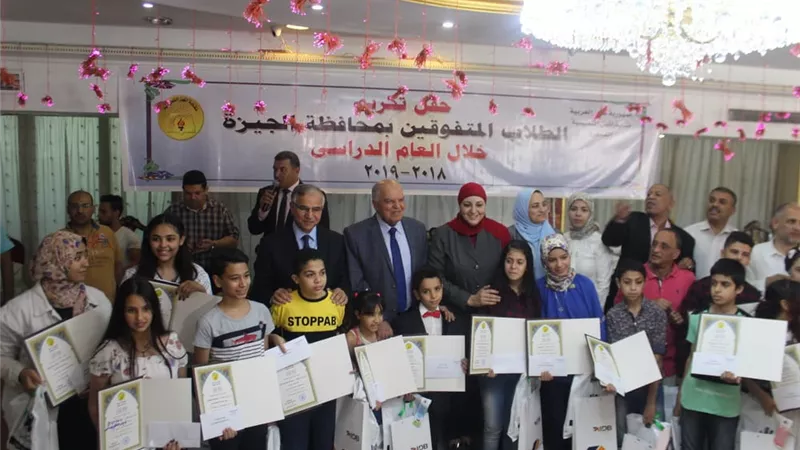 نقيب المعلمين يكرم الطلاب متفوقي الجيزة في النقابة العامة بالجزيرة