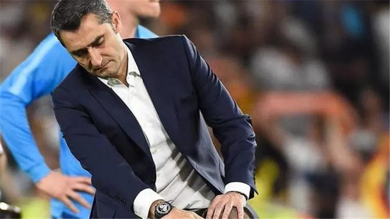برشلونة يستعد لرحيل فالفيردي ويعلن عن اسم خليفته