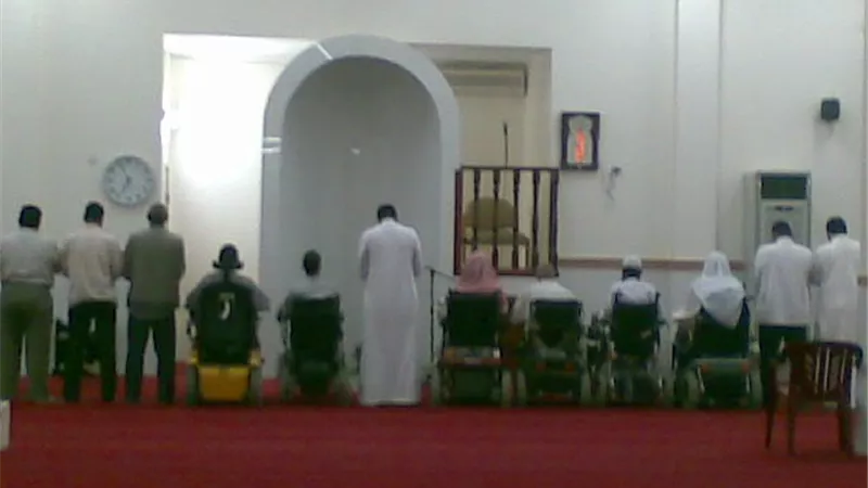 هل تصح صلاة الفريضة للجالس على الكرسي؟