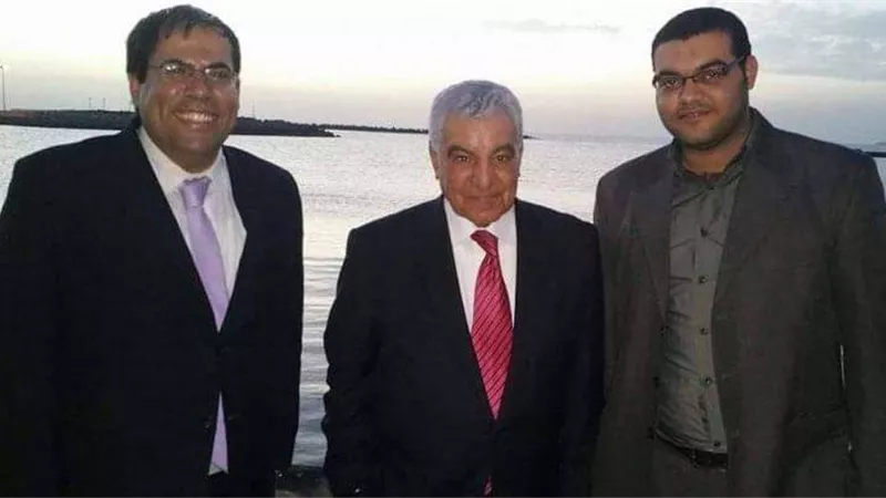 عبد البصير وأبودشيش يهنئان زاهي حواس بعيد ميلاده