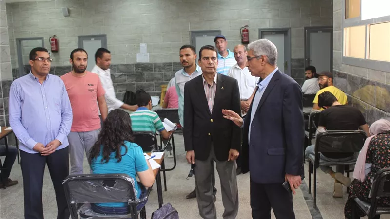رئيس جامعة جنوب الوادي لا تهاون في حالات الغش