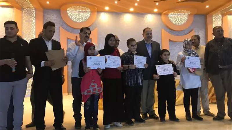 فى أمسية رمضانية محافظ الفيوم .. يكرم حفظة القرآن الكريم و عمال تحسين البيئة بسنورس