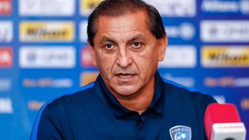 مفاجاة.. مدرب بيراميدز في طريقه للزمالك
