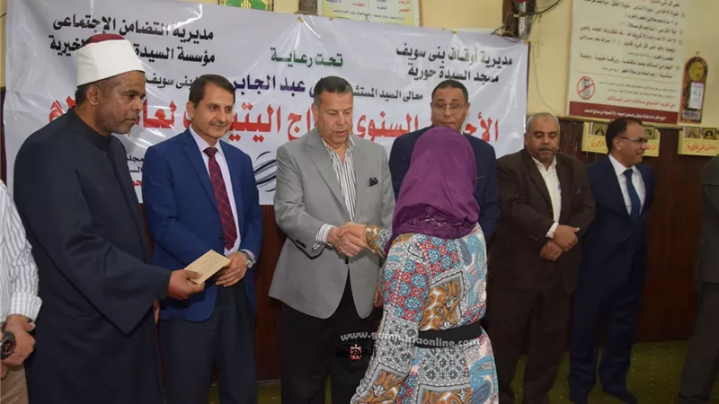 تكريم حفظة القرآن وكفالة شهريه للايتام