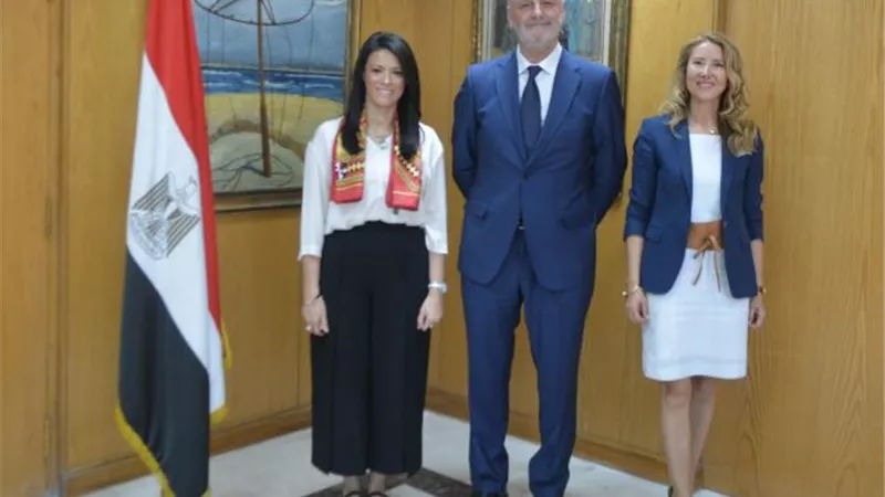 وزيرة السياحة والسفير الإسبانى بالقاهرة يبحثان سبل التعاون بين البلدين فى مجال السياحة