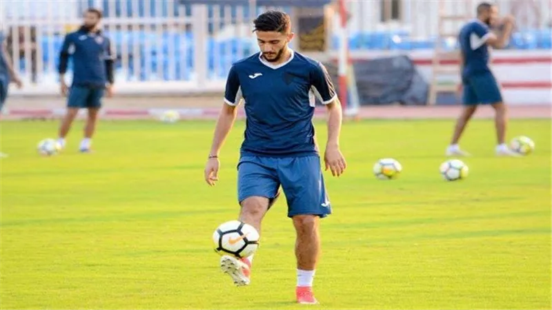جروس يوجه تعليمات خاصة لمدافع الفريق