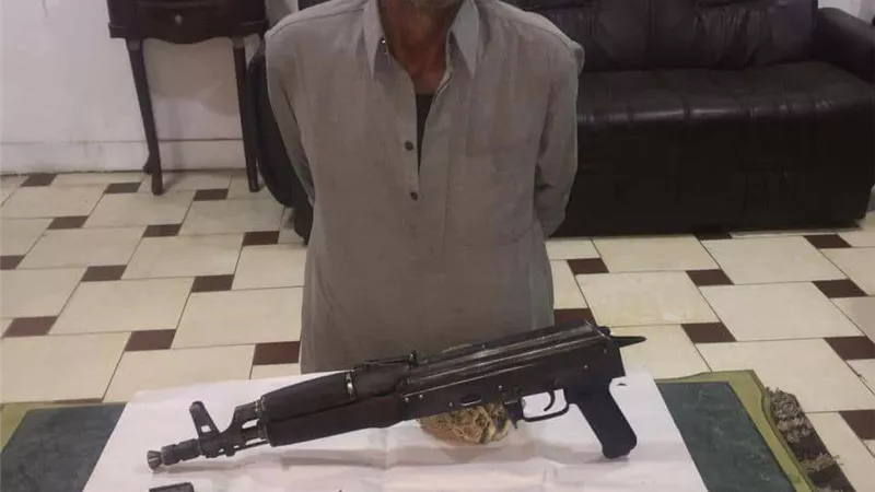ضبط سائق بحوزته سلاح ناري بعد إصابته شخصين في مشاجرة بالوادي الجديد