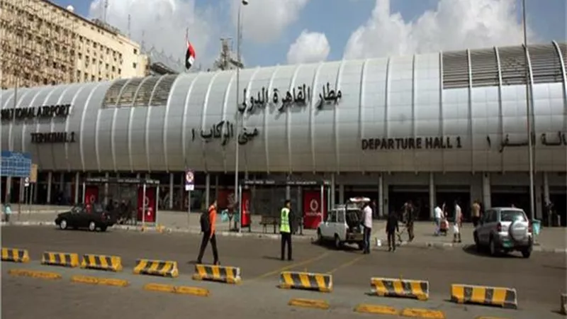 عزل 5 ركاب بالمطار لعدم حملهم شهادات الحمي الصفراء