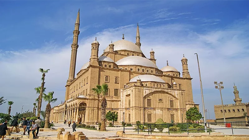جامع محمد على .. أسرار منبر المرمر ووجه ملكة بريطانيا وساعة لويس فيليب
