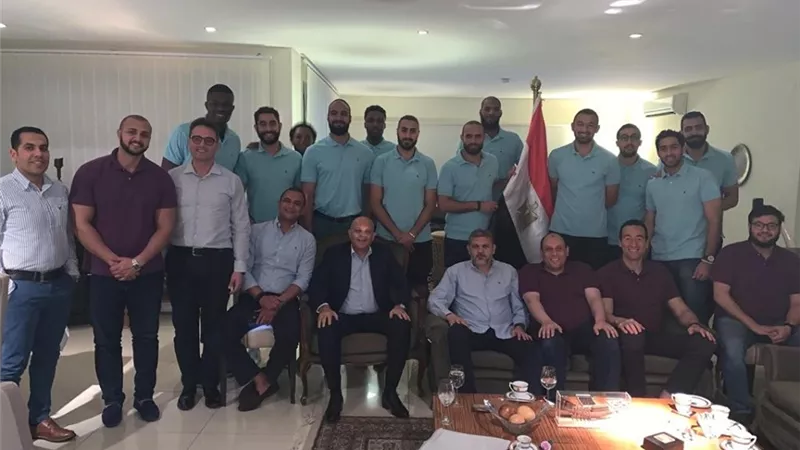 سفير مصر بأنجولا يكرم بعثة نادي سموحة لكرة السلة