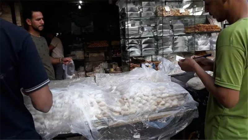 أسعار كعك العيد والبسكويت من أشهر المحلات فى الأسواق
