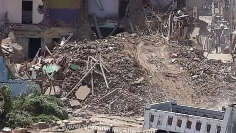 فرق فنية لإصلاح خطوط المياه والصرف والكهرباء أثناء تنفيذ إزالات أبو عصبة بالأقصر