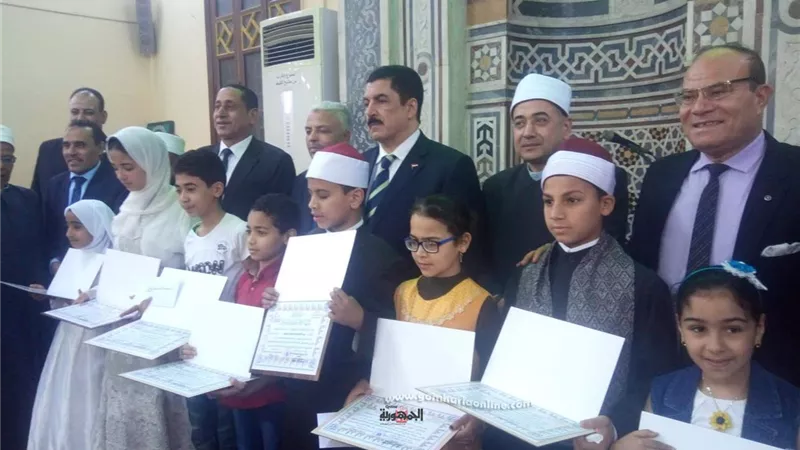 محافظ القليوبية يكرم حفظة القرآن الكريم في إحتفالية الأوقاف بليلة القدر ..صور