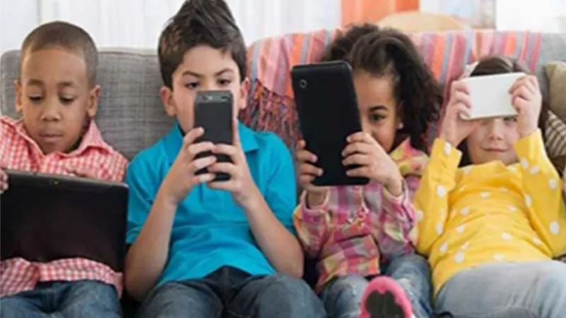 54 % من الأطفال يستخدمون الهواتف الذكية .. تعرف على أولوياتهم